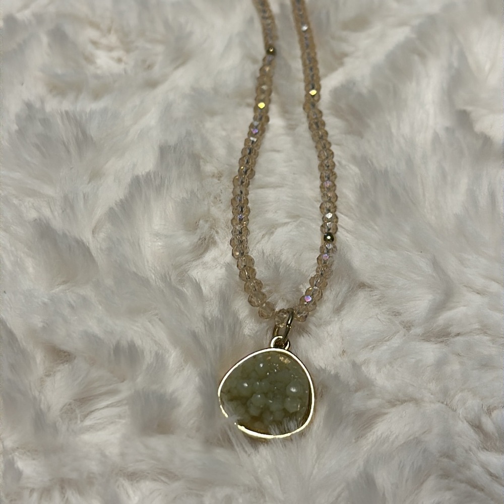 Vintage stretch crystal bead necklace with pendant - Picture 6 of 6